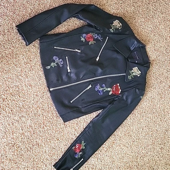 MockLeather biker Jacket with floral embroidery. - Picture 5 of 9
